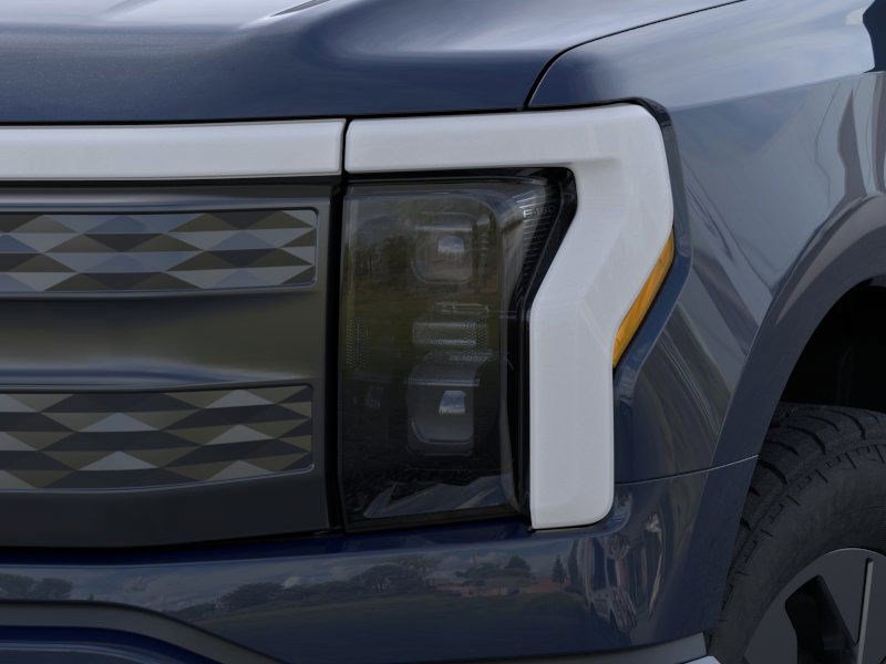 2025 Ford F-150 Lightning Lariat photo 18