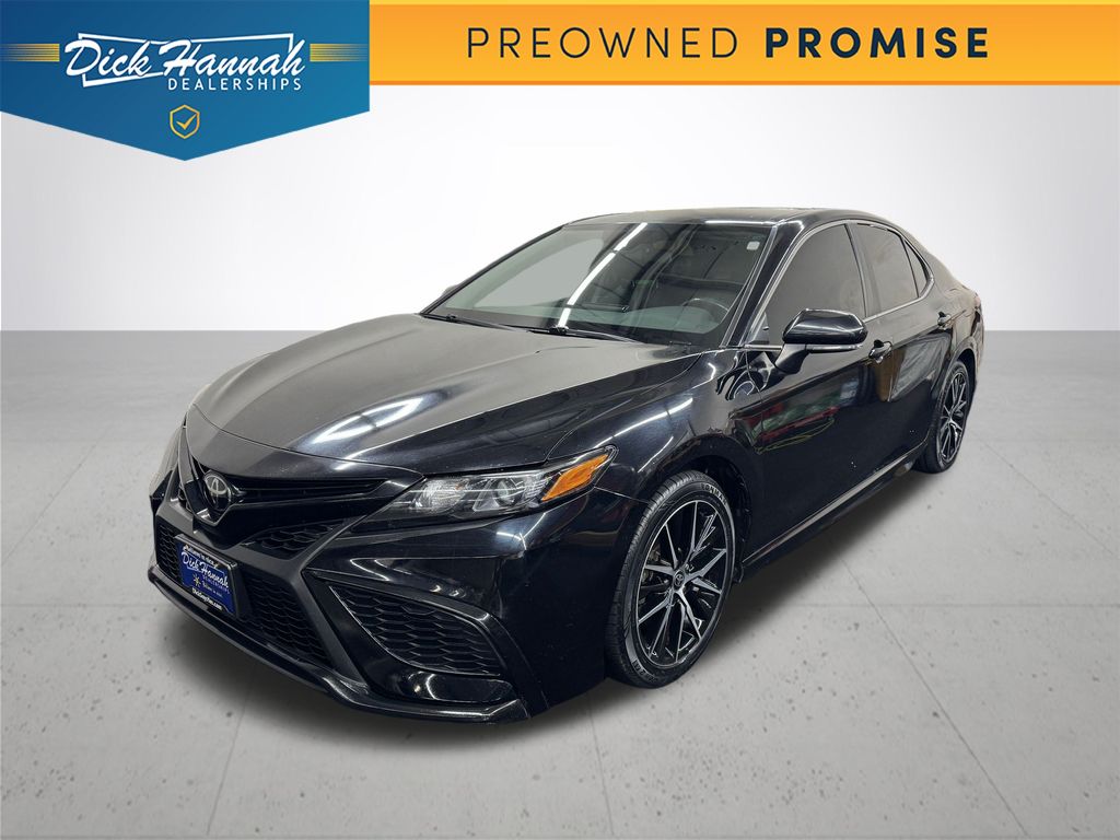 2022 Toyota Camry SE's photo