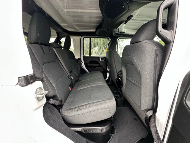 2024 Jeep Wrangler Sahara 4xe photo 30