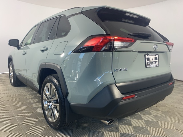 2020 Toyota RAV4 XLE Premium photo 5