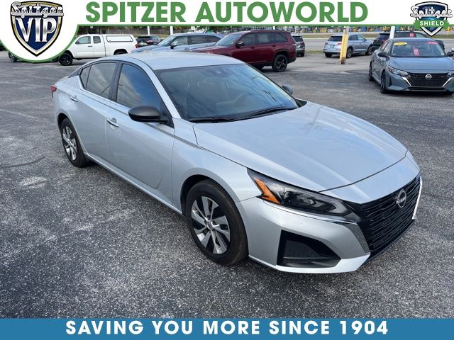 2025 Nissan Altima S's photo