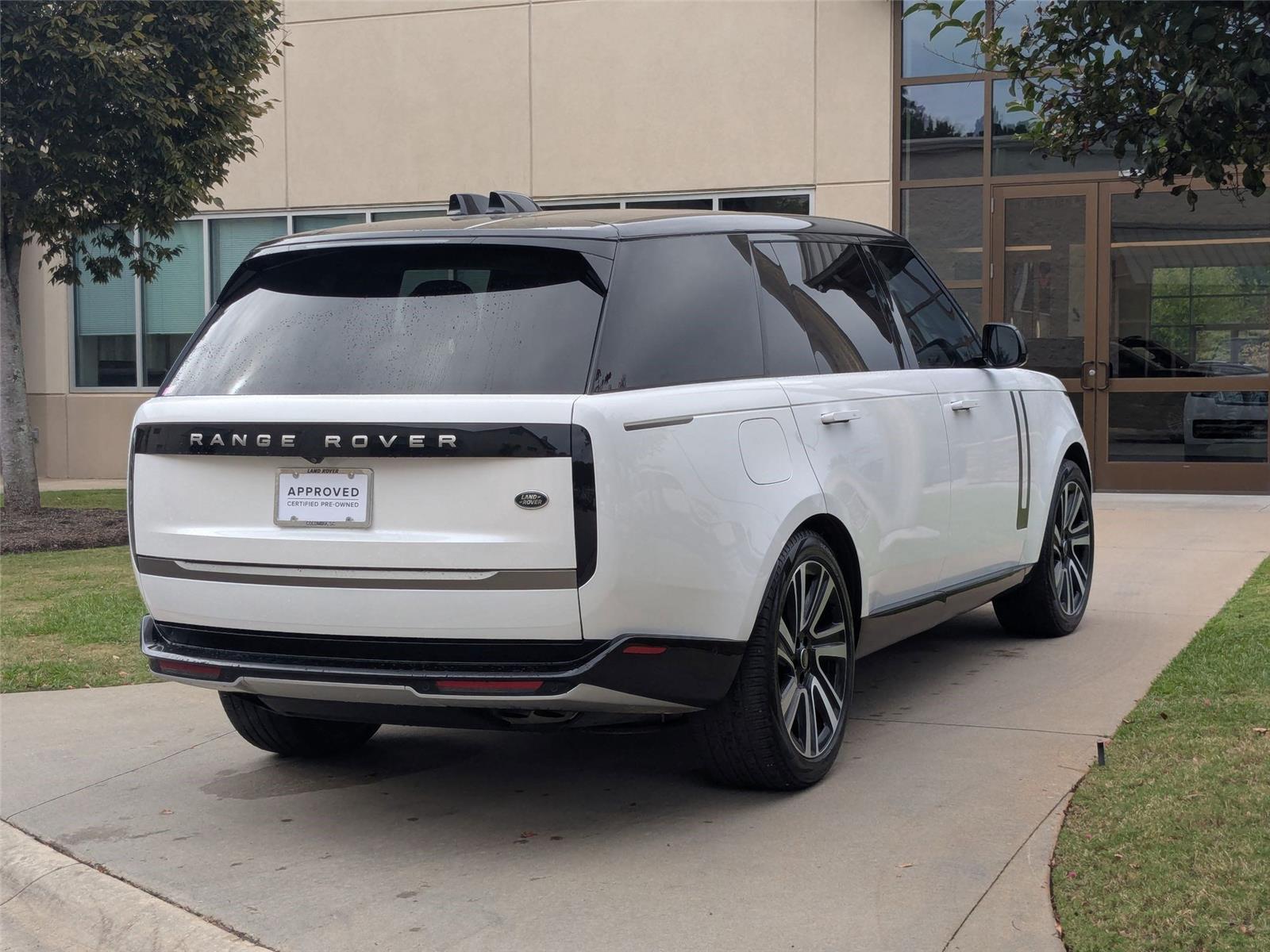 2023 Land Rover Range Rover SE photo 5