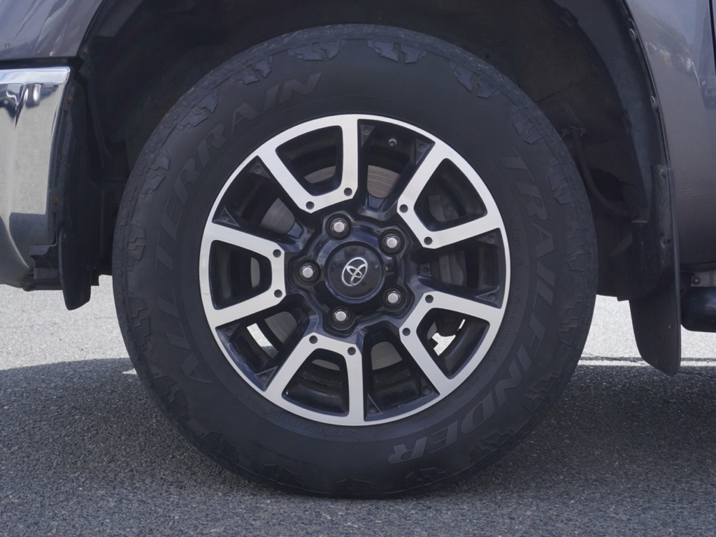 2017 Toyota Tundra TRD Off-Road photo 9