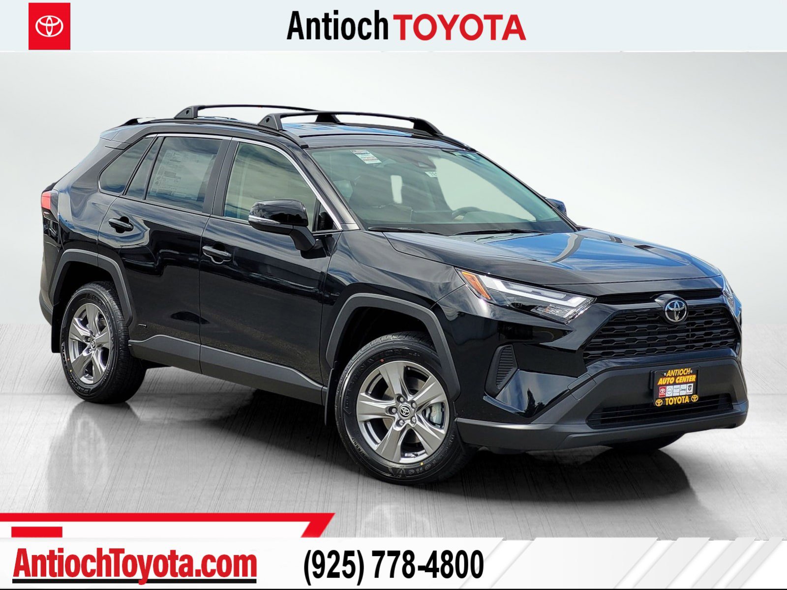 2025 Toyota RAV4 LE's photo