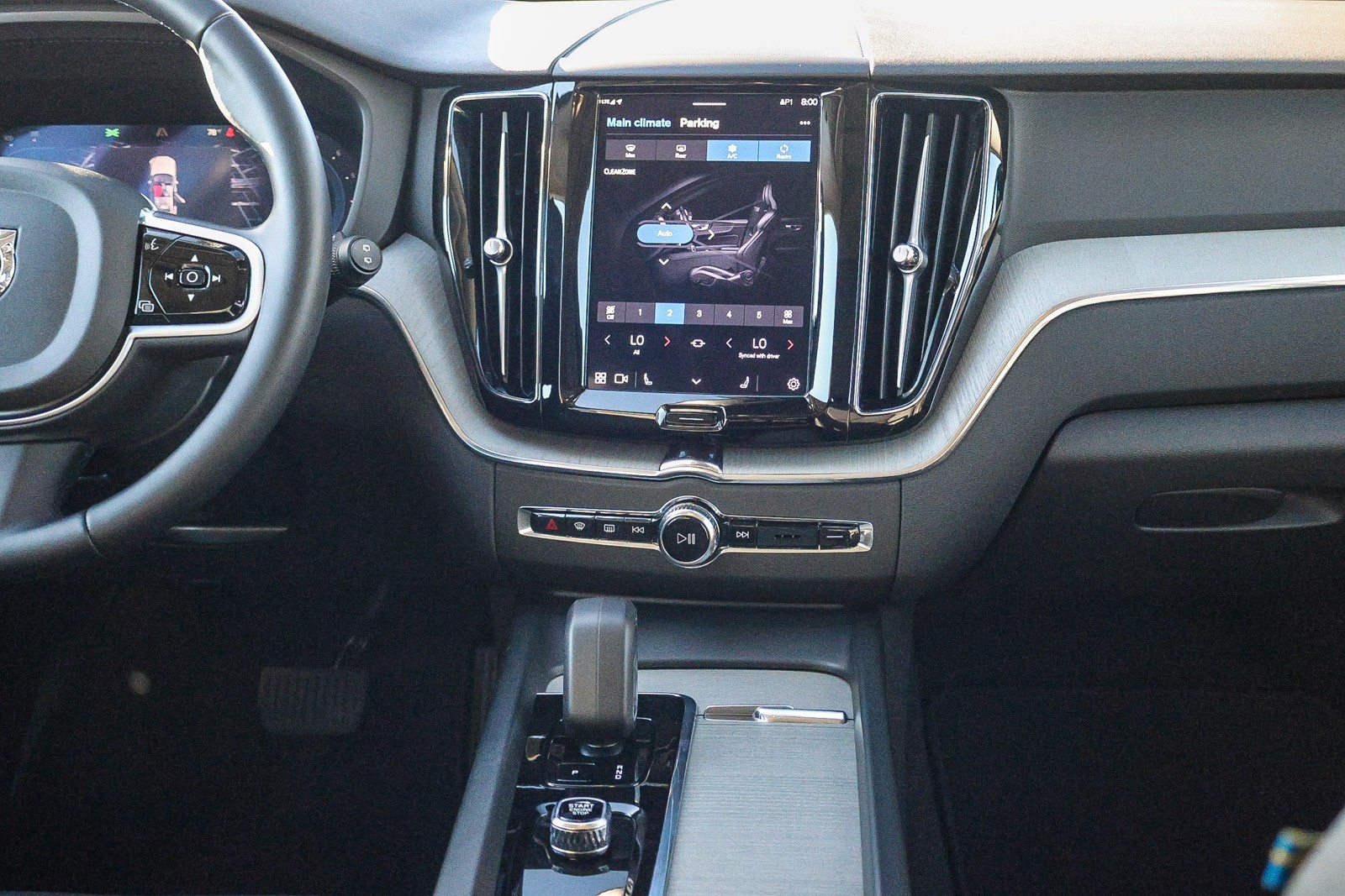 2025 Volvo XC60 B5 Plus photo 13