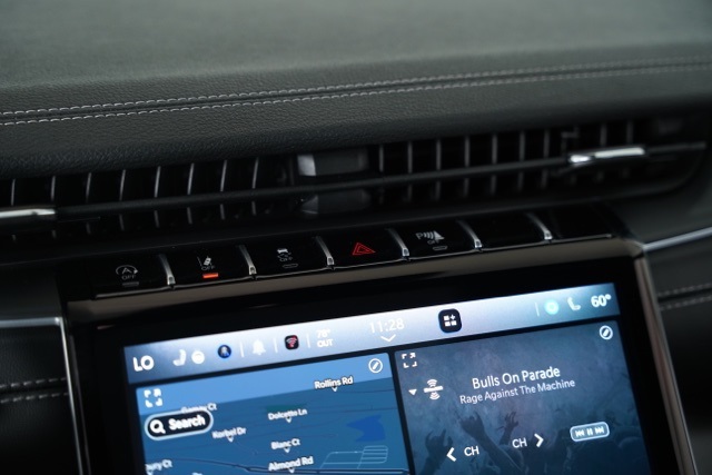 2025 Jeep Grand Cherokee Limited photo 7