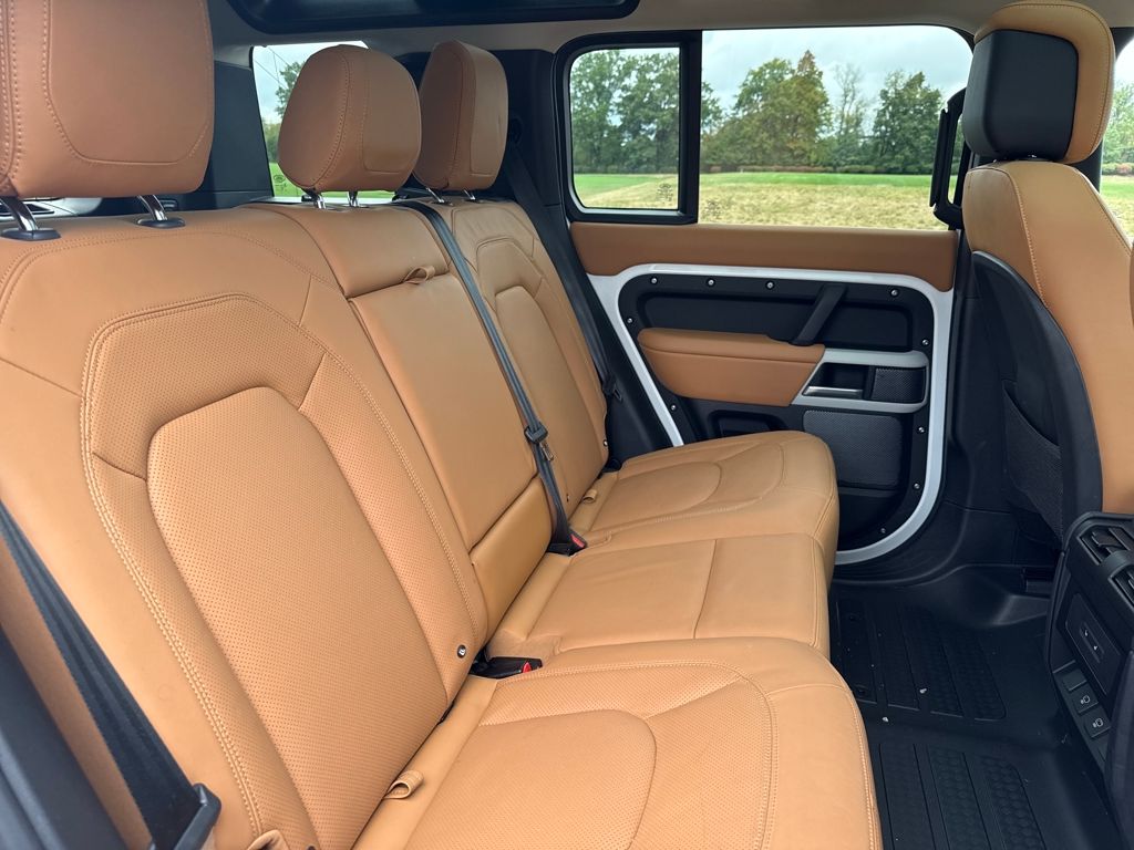 2024 Land Rover Defender 110 S photo 16