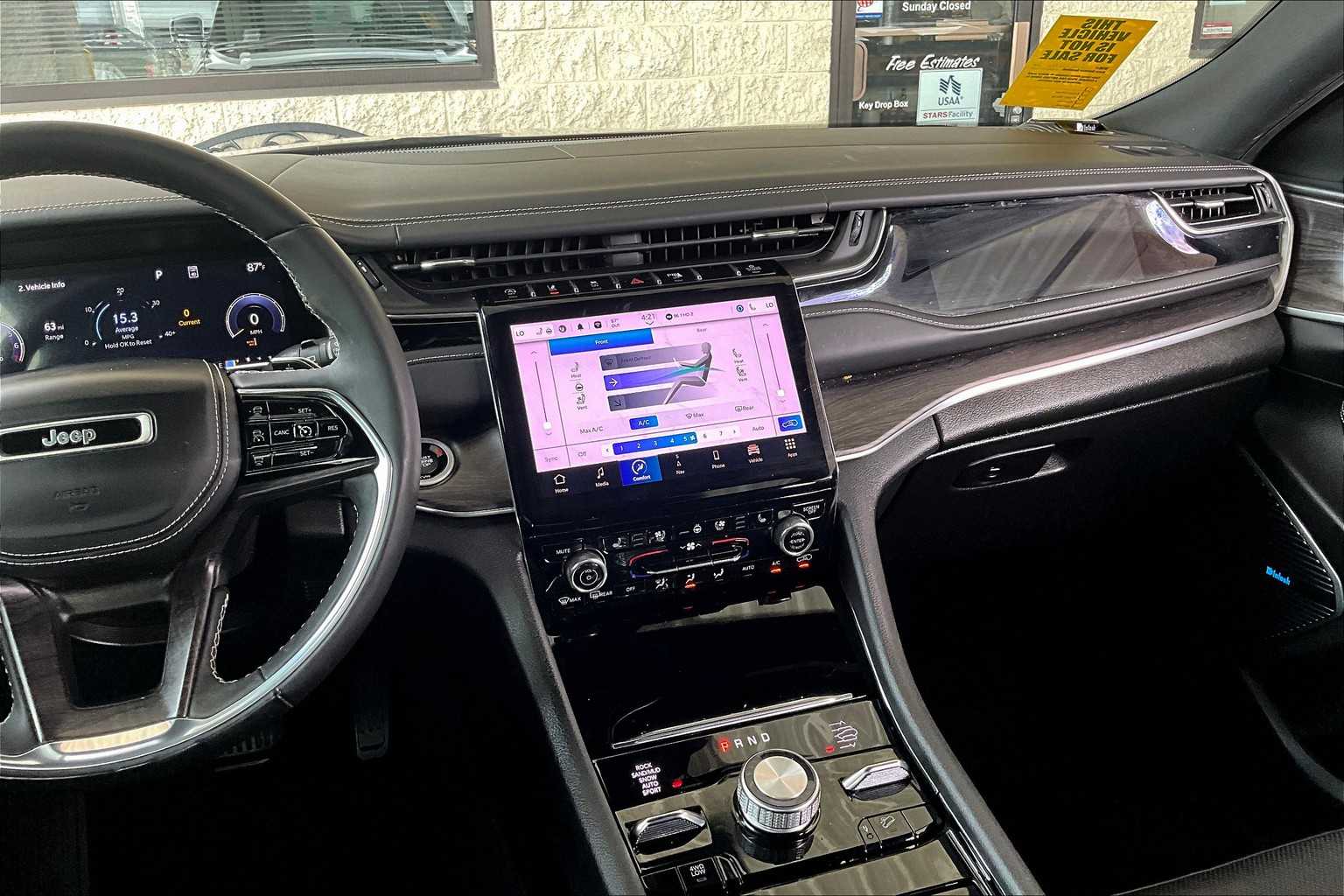 2023 Jeep Grand Cherokee Overland photo 6