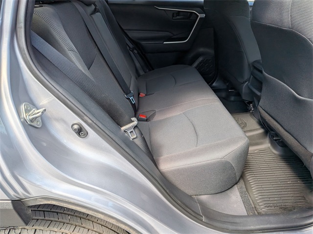 2021 Toyota RAV4 LE photo 16