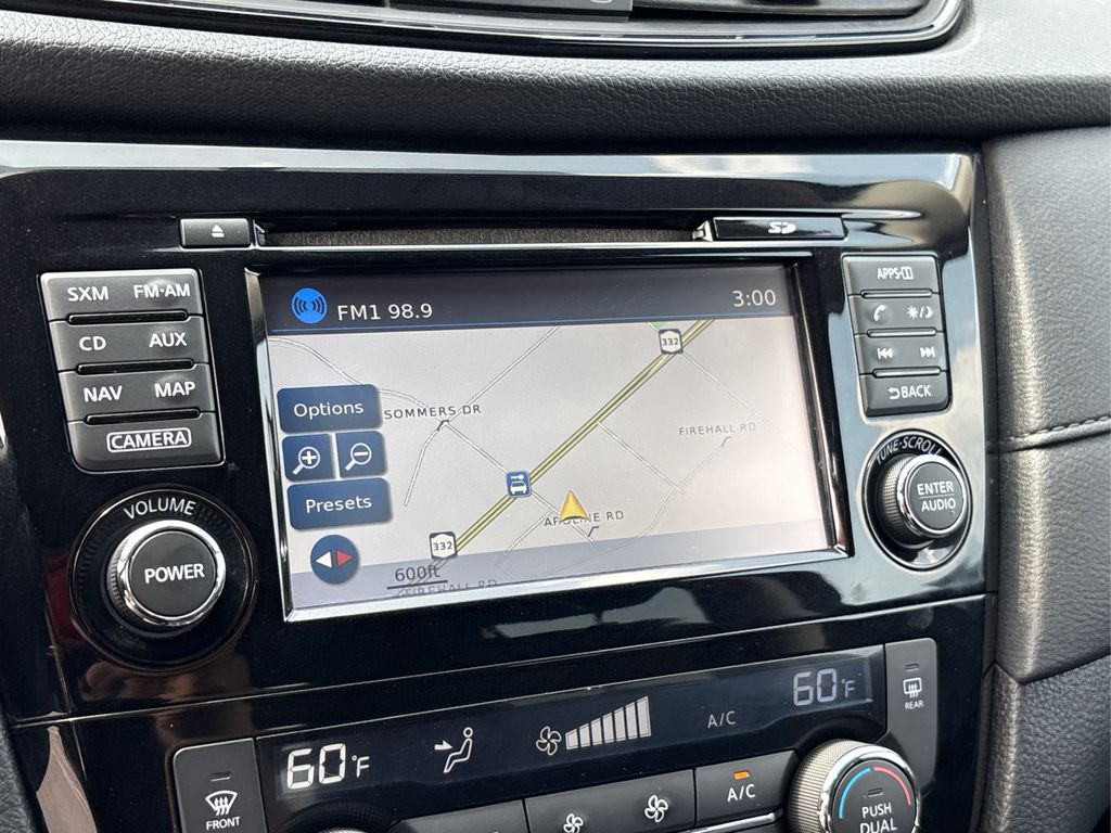 2017 Nissan Rogue SV photo 26