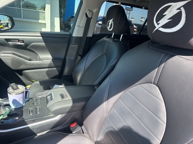 2024 Toyota Highlander LE photo 8