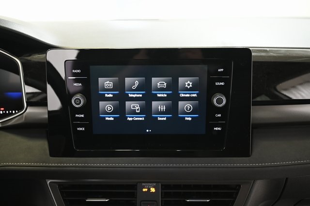 2025 Volkswagen Taos SE photo 4