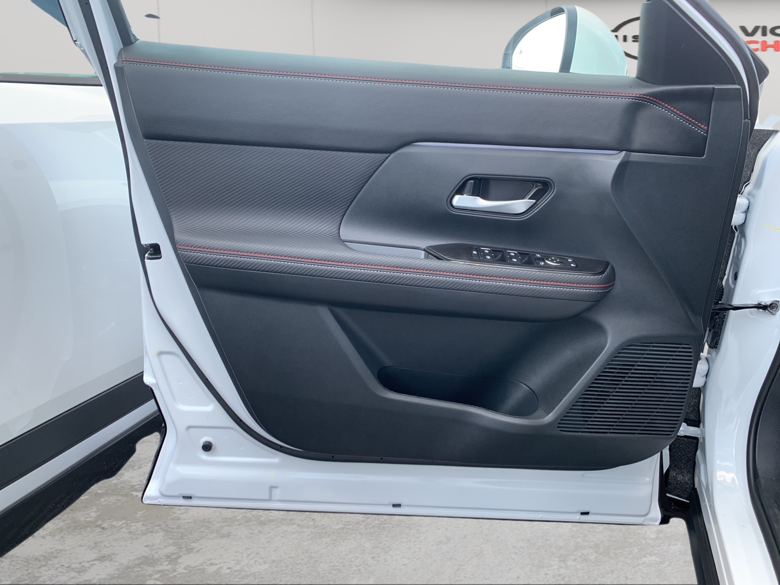2025 Nissan Kicks SR photo 11