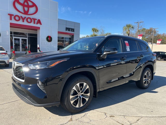 2026 Toyota Highlander XLE's photo
