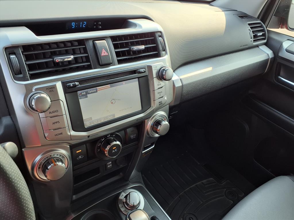 2016 Toyota 4Runner SR5 photo 5