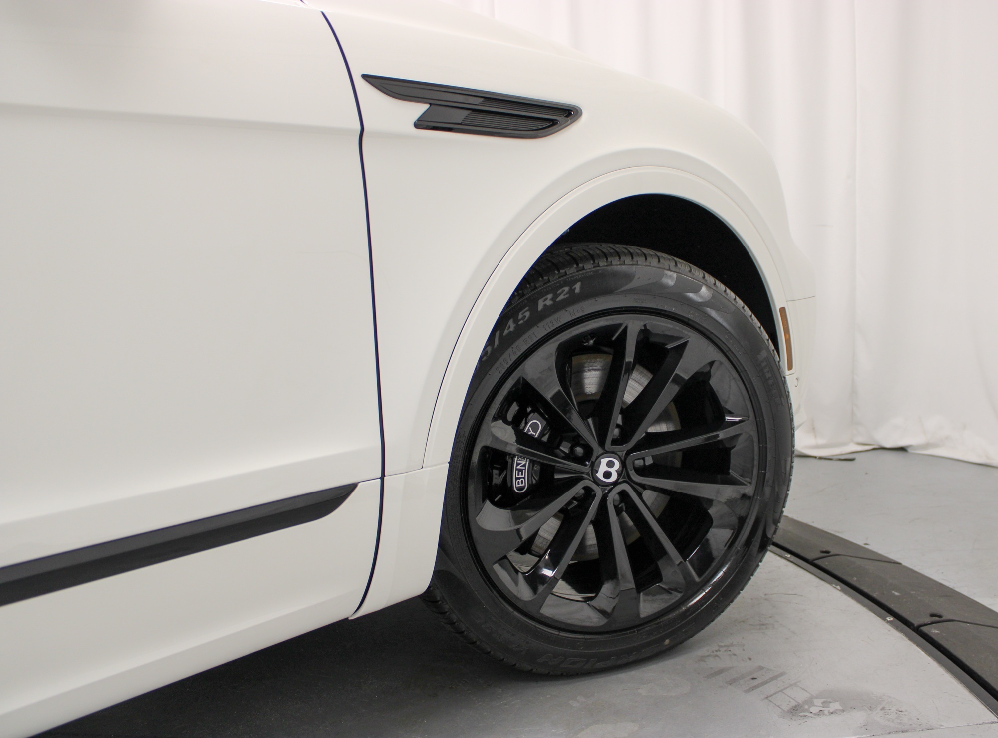 2024 Bentley Bentayga EWB photo 8