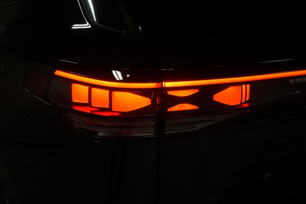 2025 Volkswagen Tiguan SEL R-Line Black photo 31