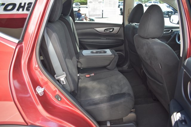 2016 Nissan Rogue SV photo 14