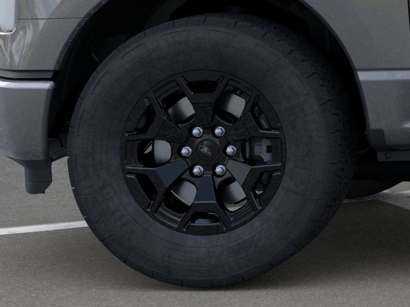 2025 Ford F-150 Lightning XLT photo 13