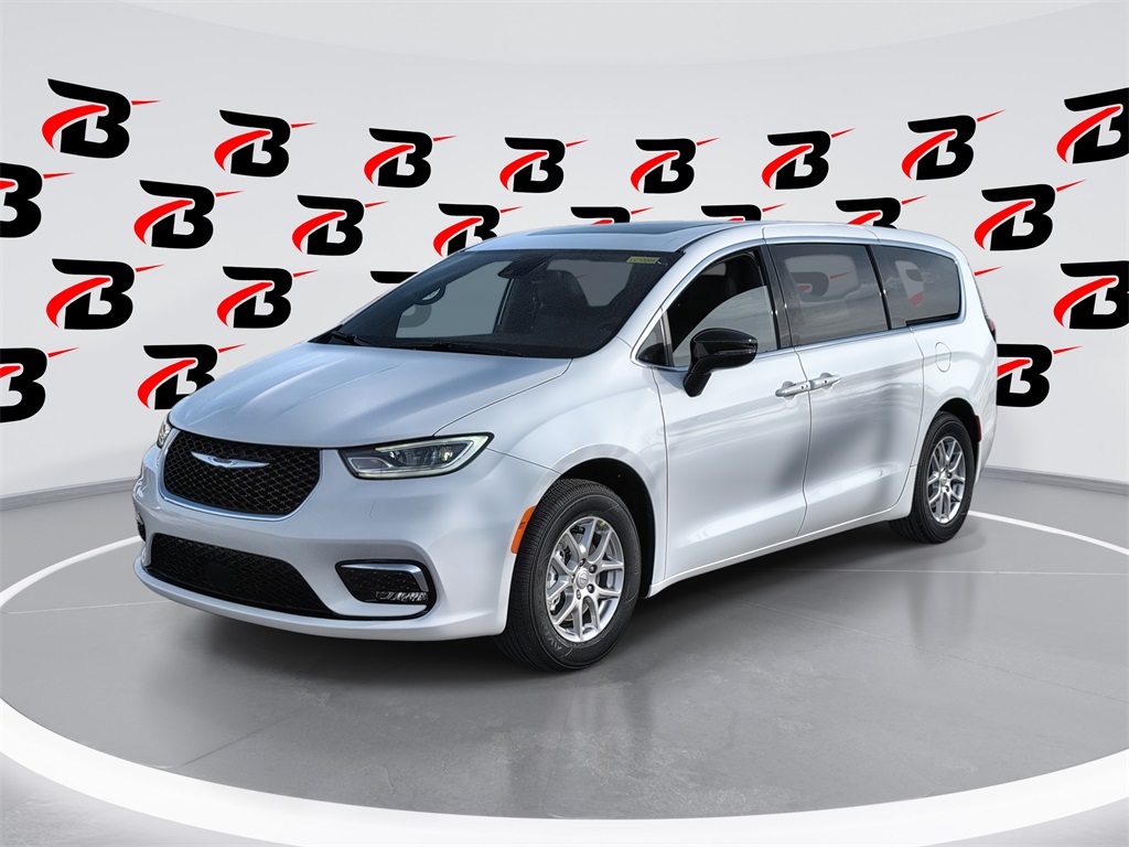 2026 Chrysler Pacifica Select's photo