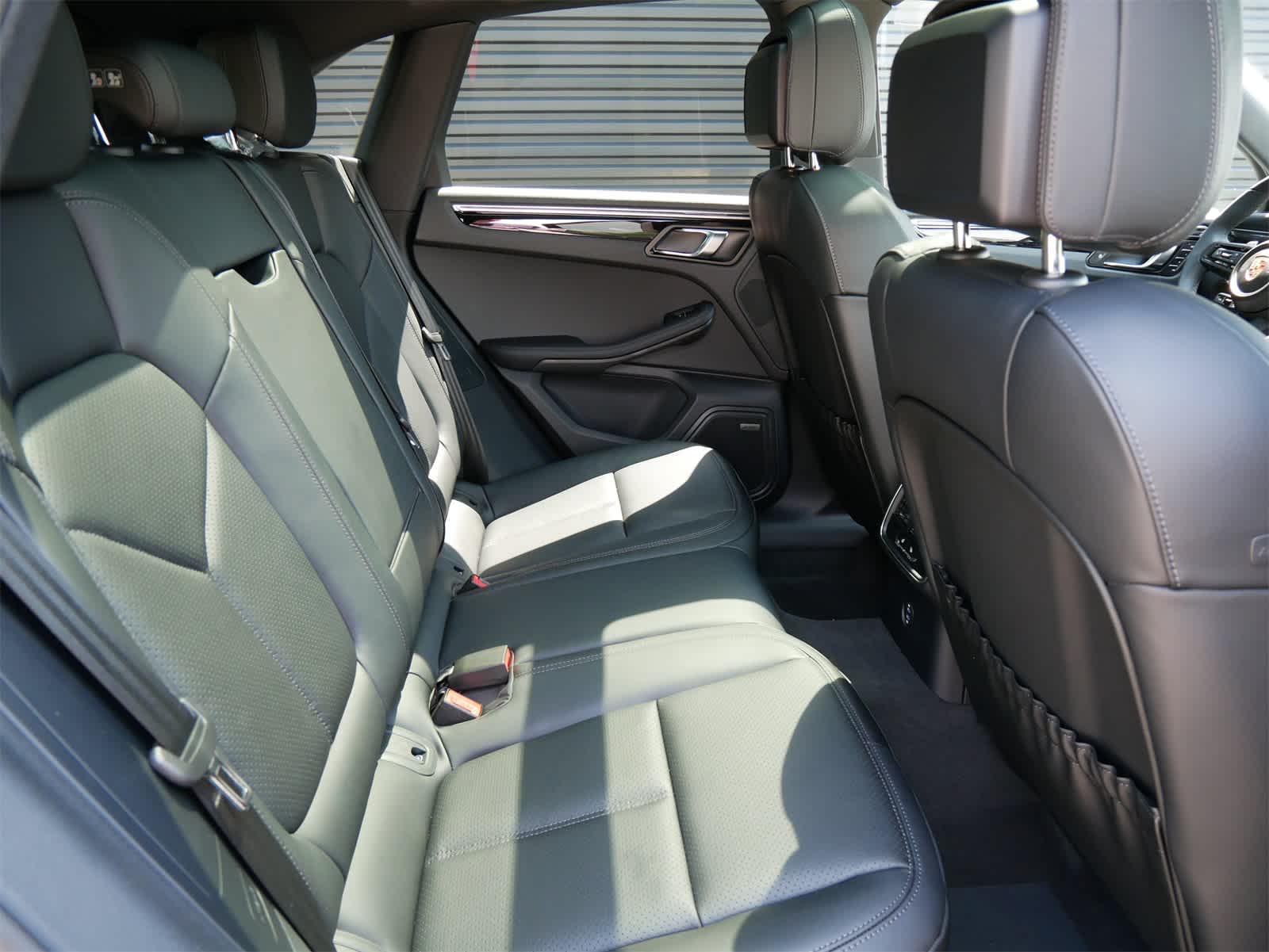 2025 Porsche Macan S photo 25