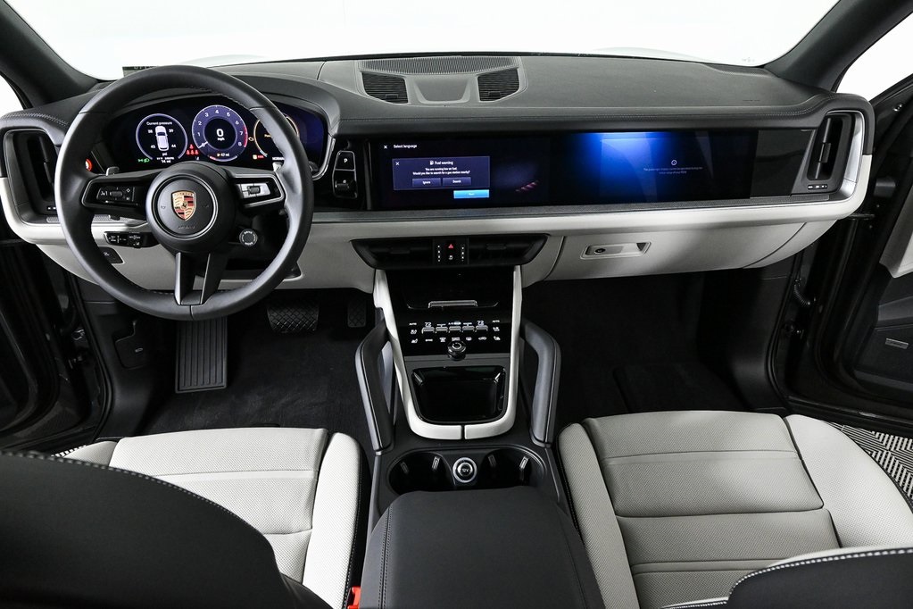 2025 Porsche Cayenne photo 18