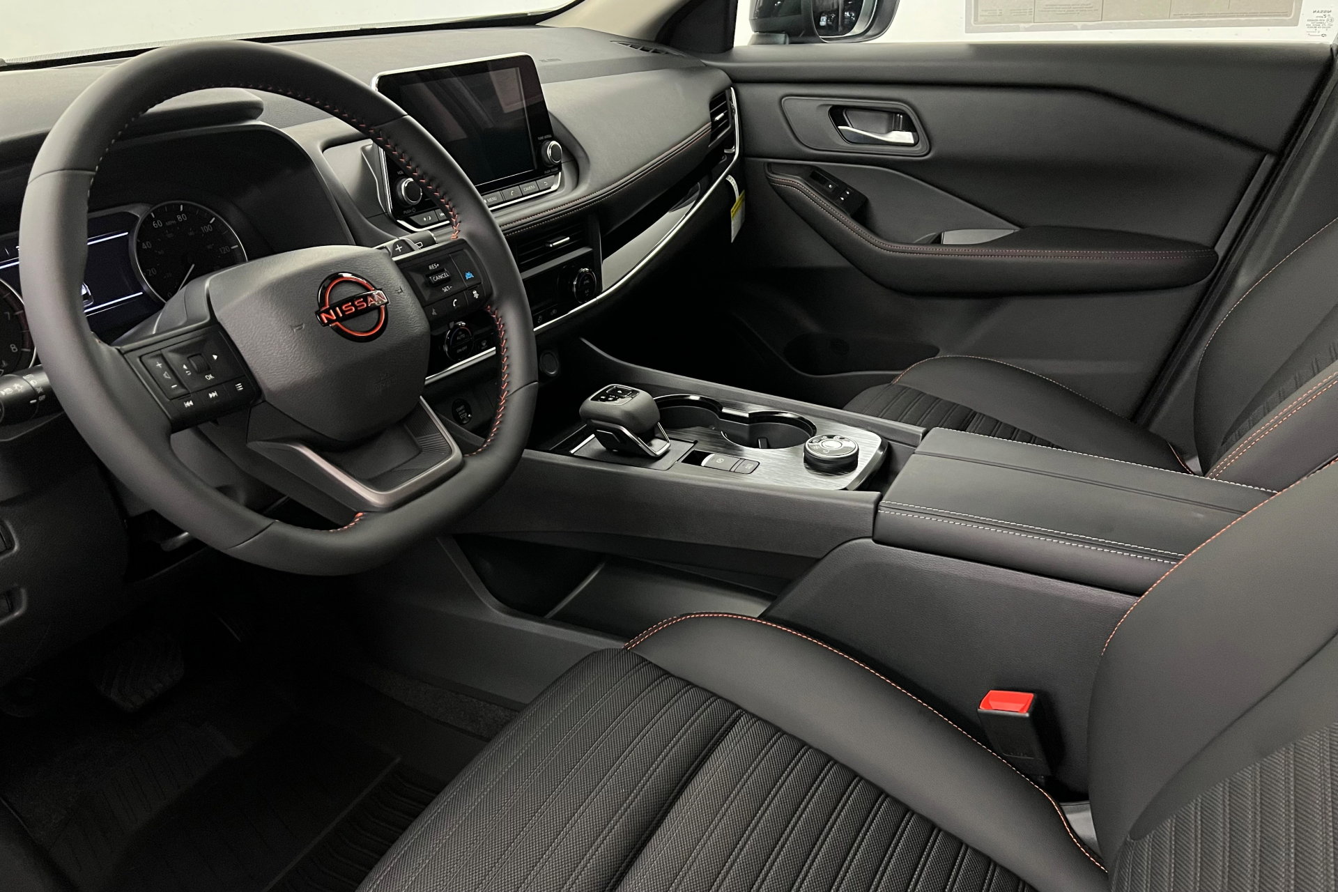 2026 Nissan Rogue SV photo 15