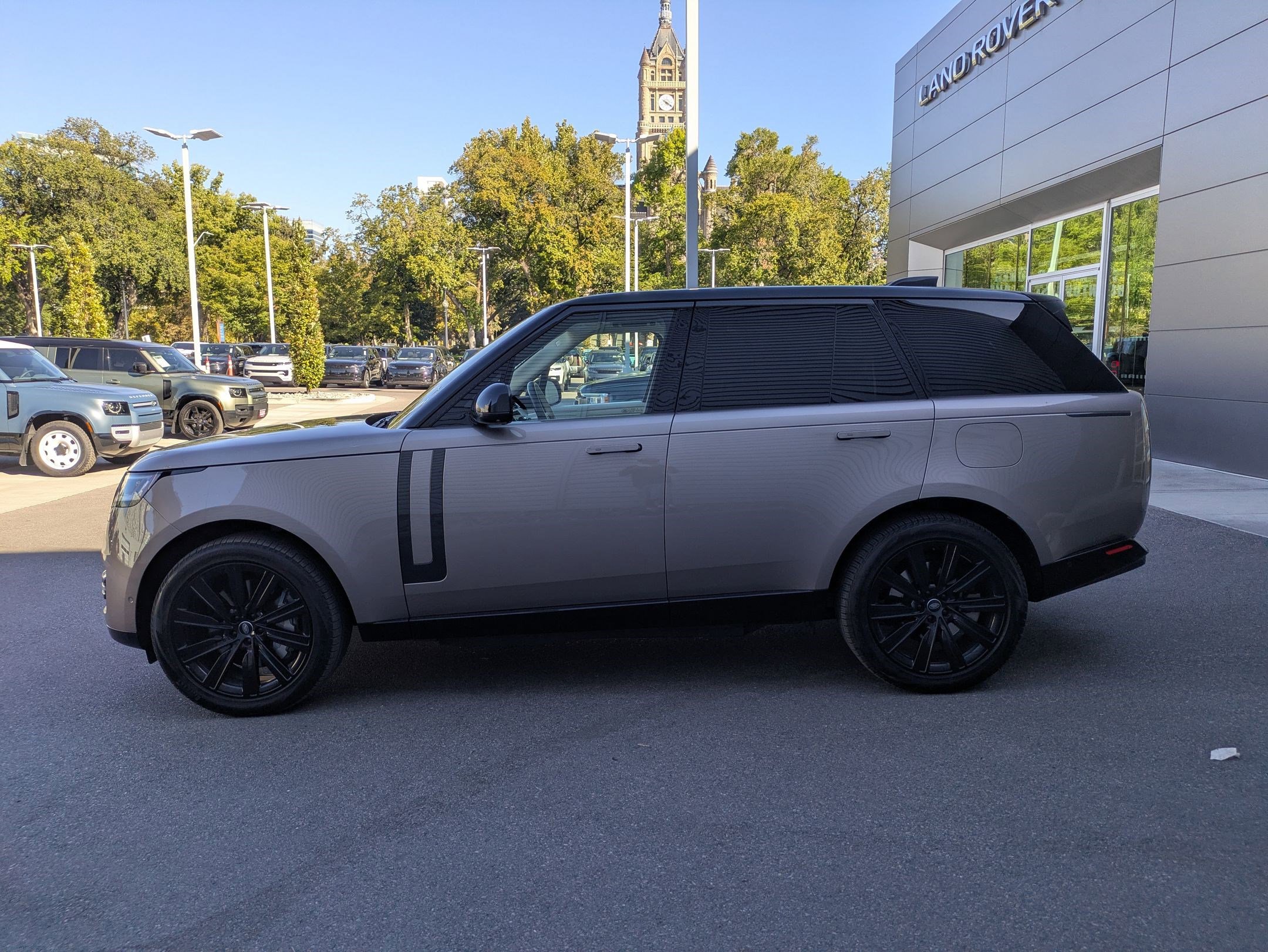 2023 Land Rover Range Rover SE photo 7