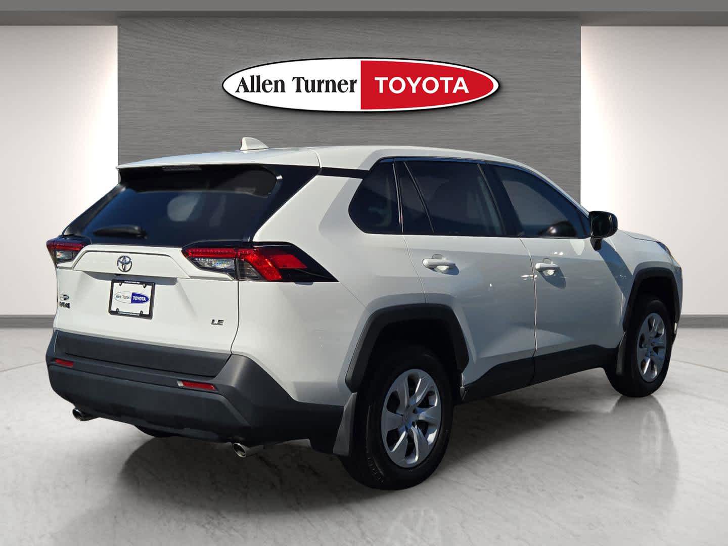 2024 Toyota RAV4 LE photo 4