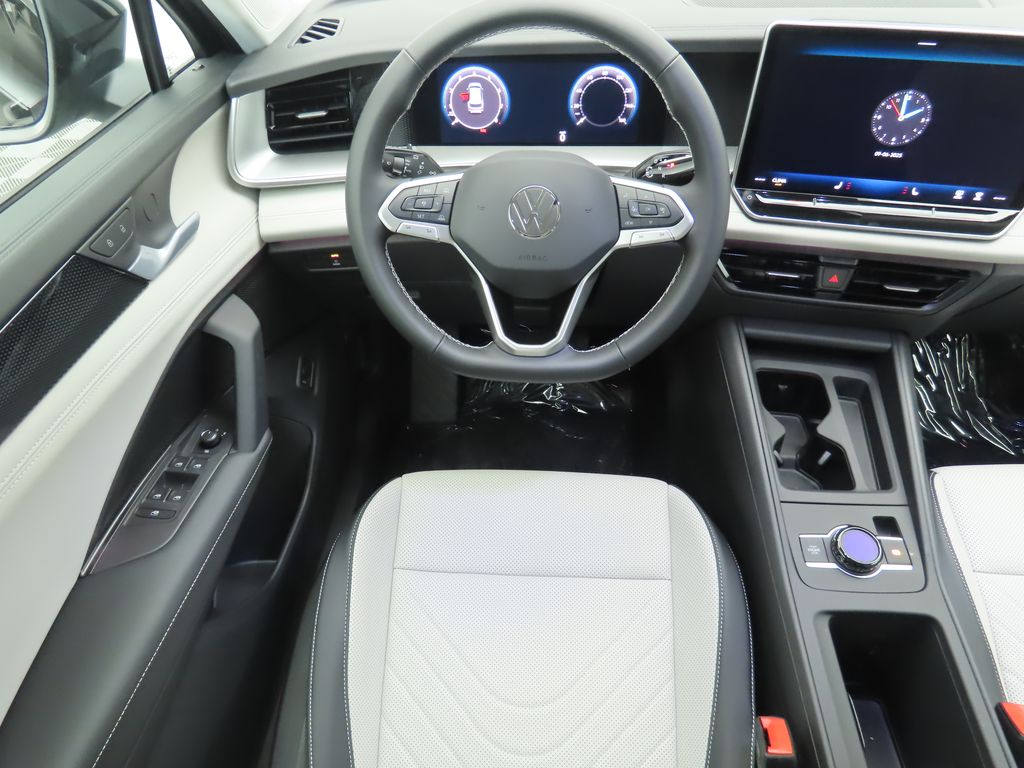 2025 Volkswagen Tiguan SE photo 10