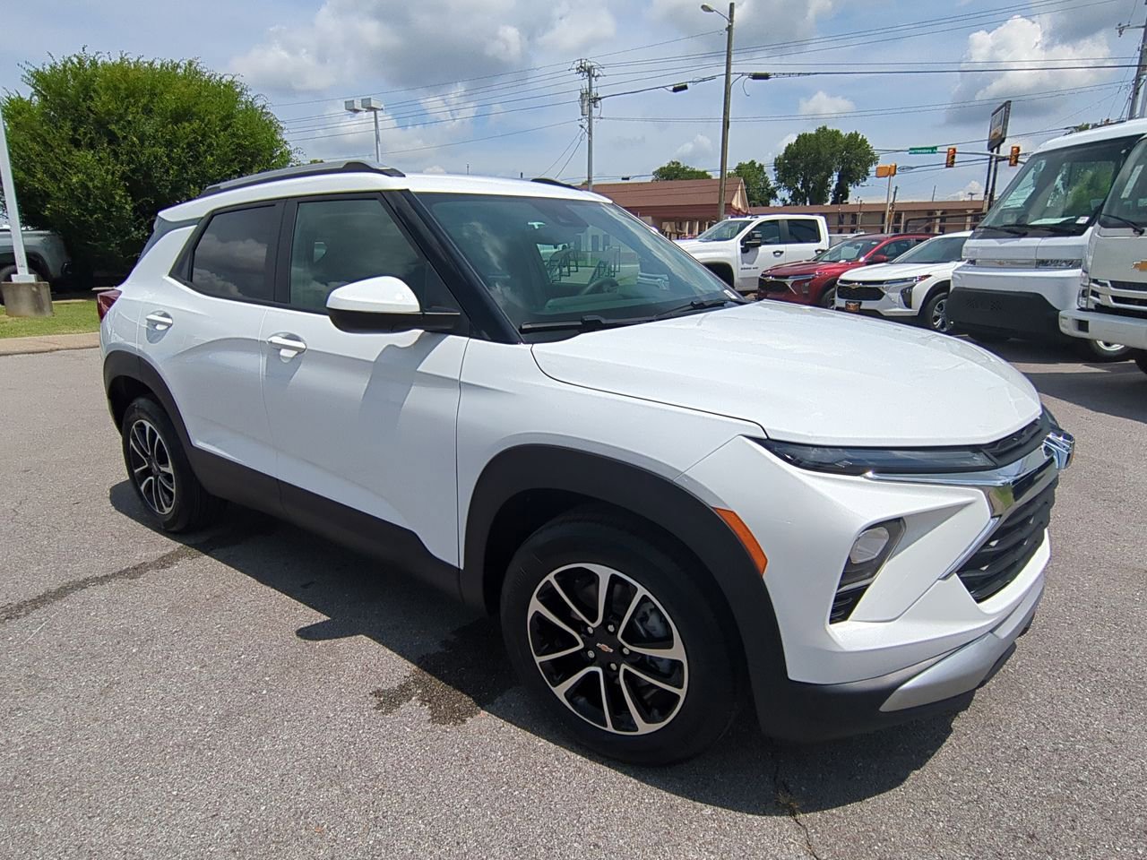 2026 Chevrolet Trailblazer LT photo 2