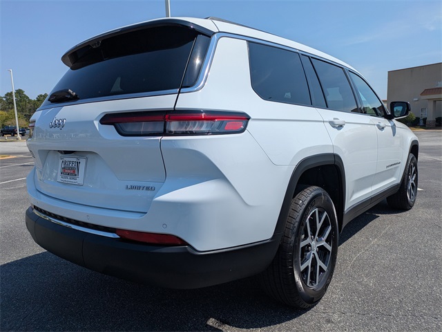 2025 Jeep Grand Cherokee Limited photo 3