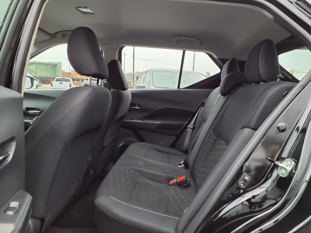 2021 Nissan Kicks SV photo 2