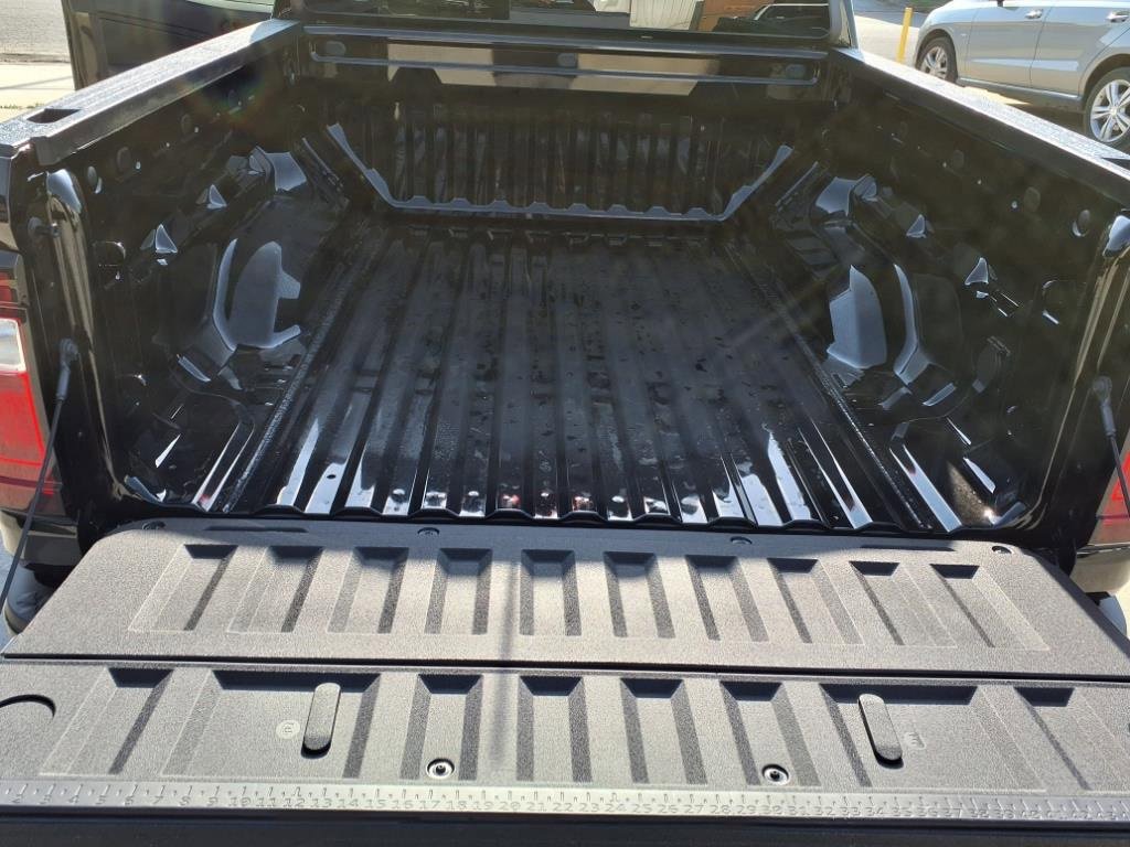 New 2025 Onyx Black GMC Elevation image 13
