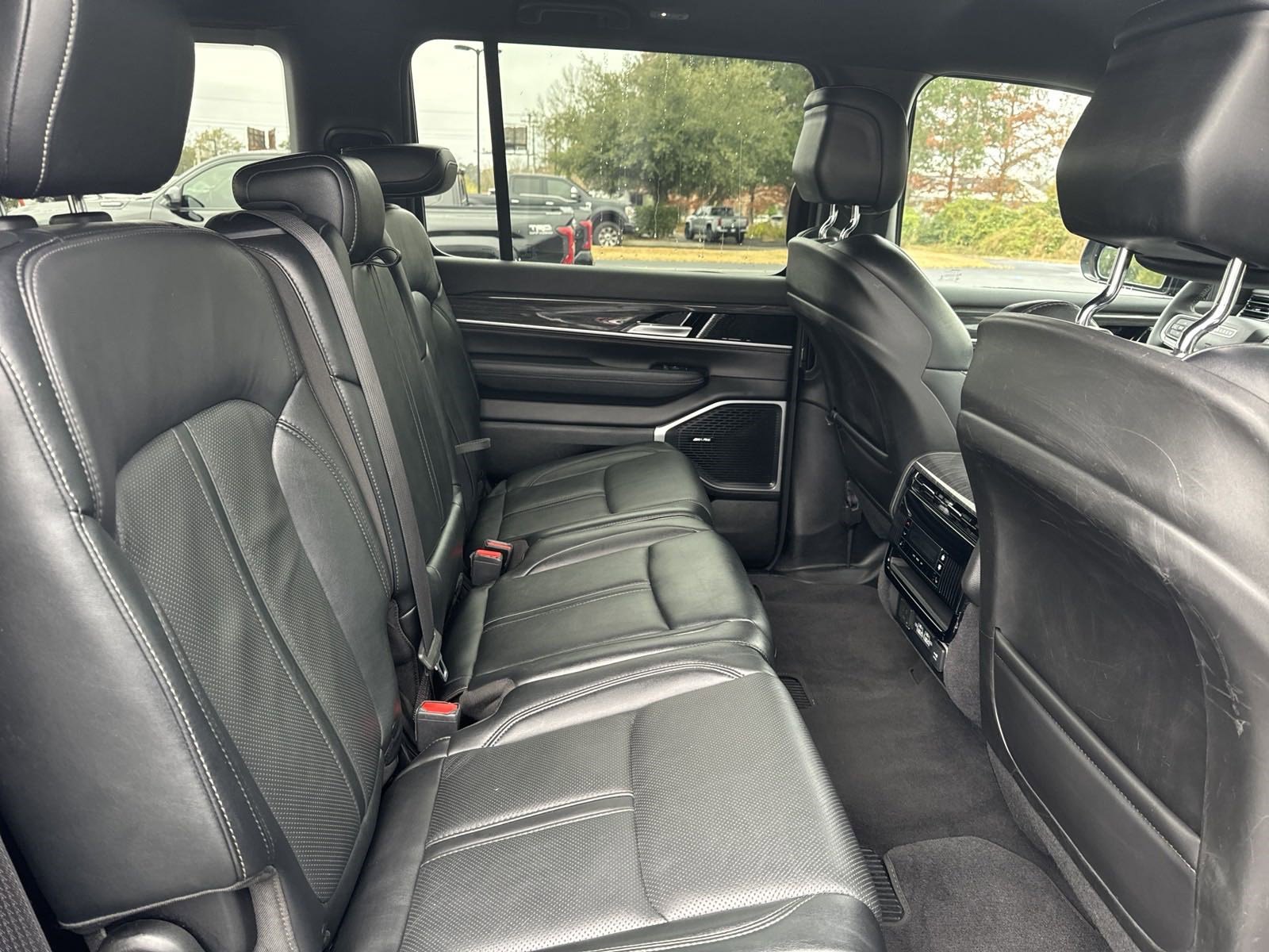 2022 Jeep Wagoneer Series III photo 26