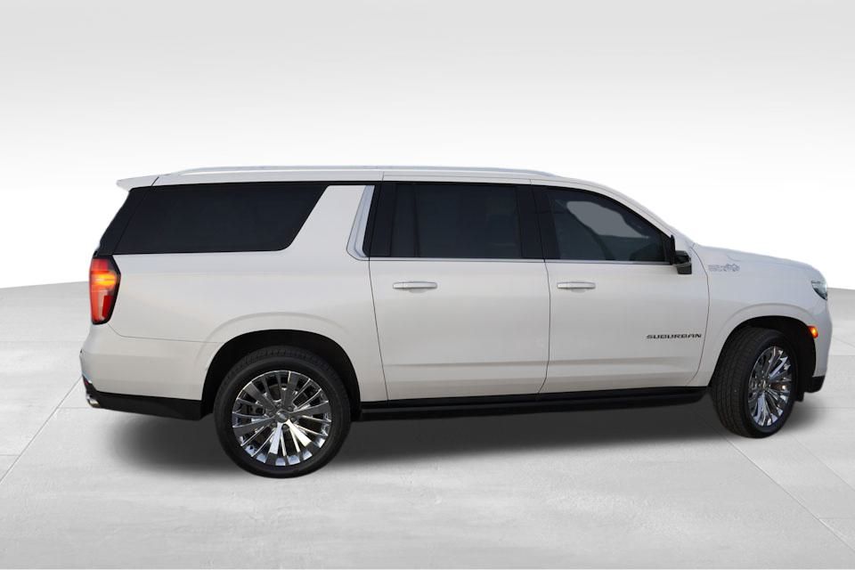 2021 Chevrolet Suburban High Country photo 2