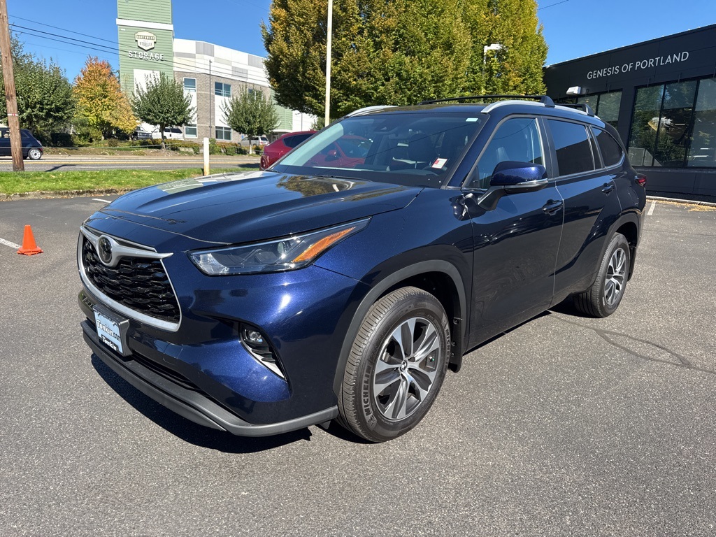2023 Toyota Highlander XLE photo 3