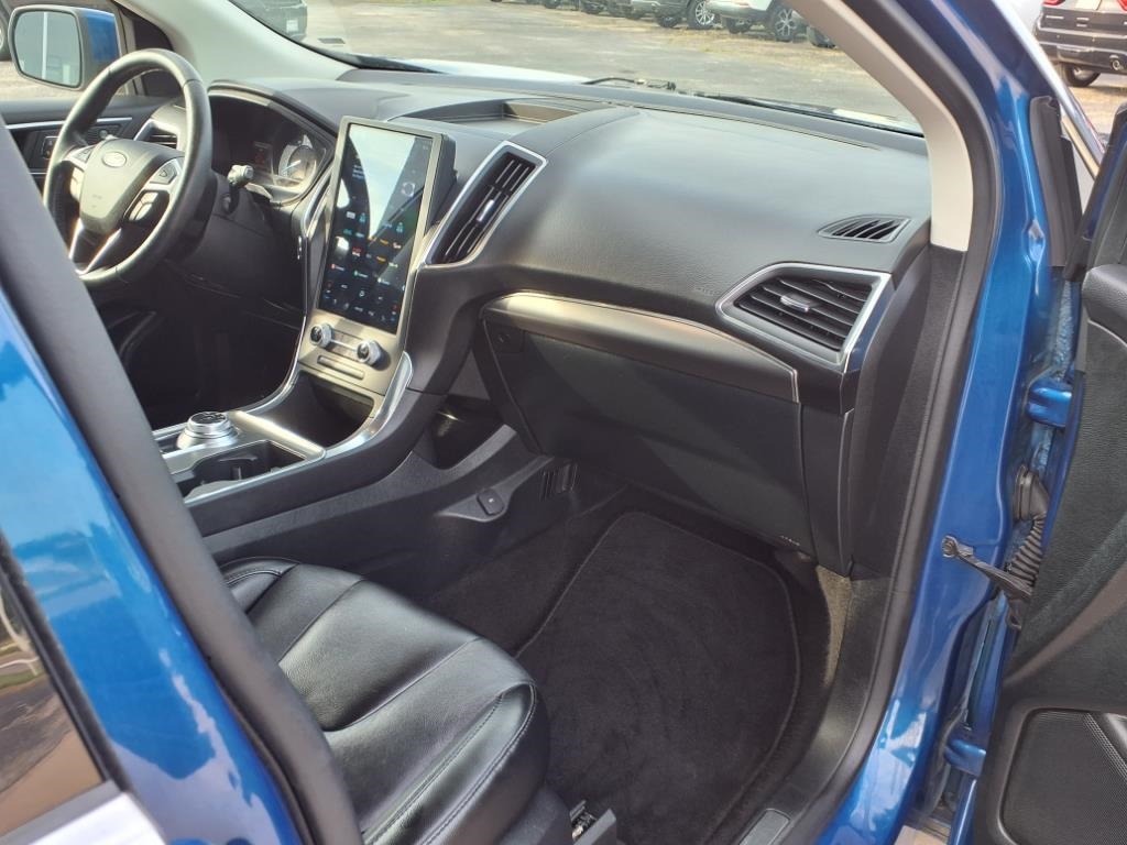 2022 Ford Edge Titanium photo 9
