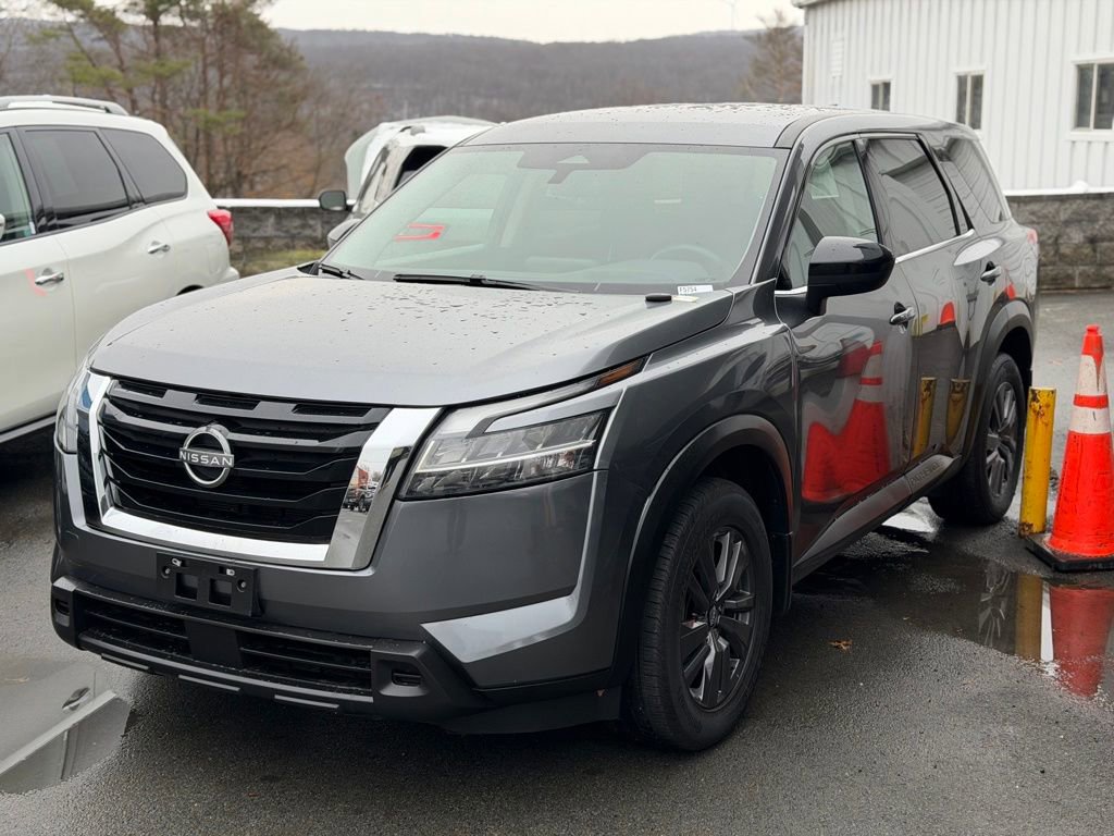 2023 Nissan Pathfinder S's photo