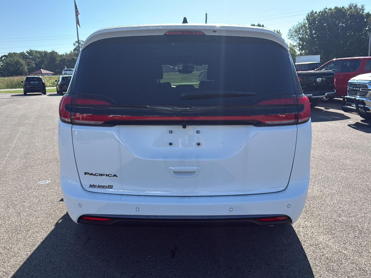 2026 Chrysler Pacifica photo 15