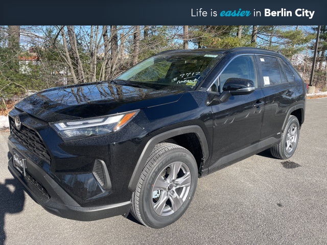 2025 Toyota RAV4 LE's photo