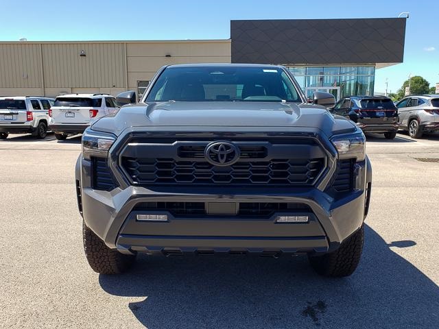 2024 Toyota Tacoma TRD Off-Road photo 2