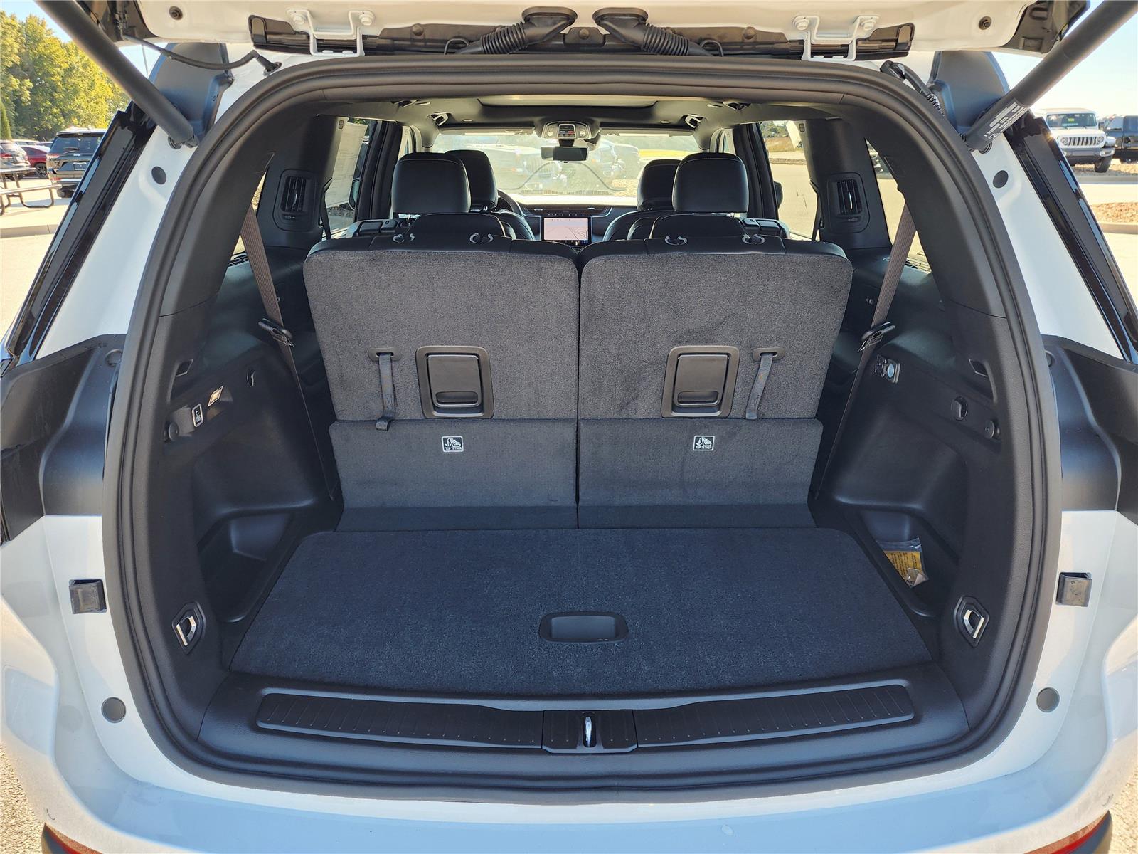 2025 Jeep Cherokee Limited photo 3