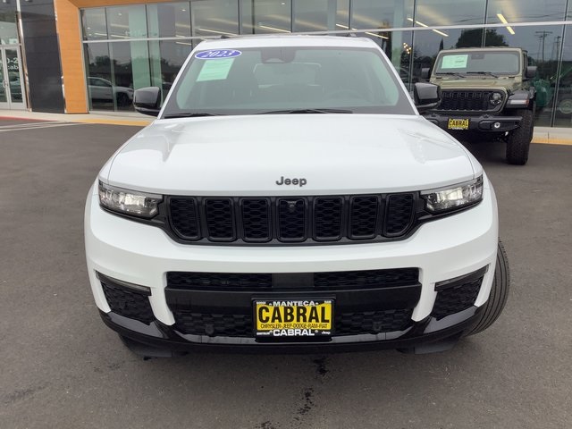 2023 Jeep Grand Cherokee Limited photo 2