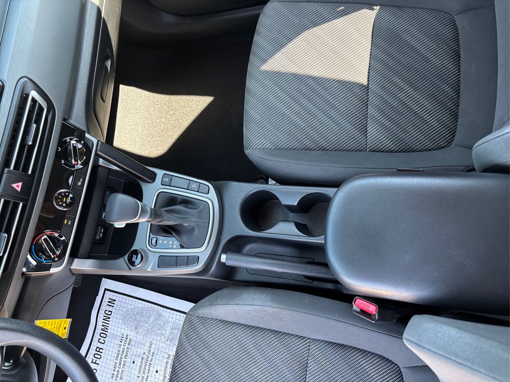 2023 Kia Seltos LX photo 19