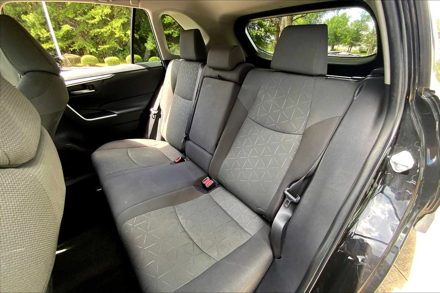 2023 Toyota RAV4 XLE photo 19
