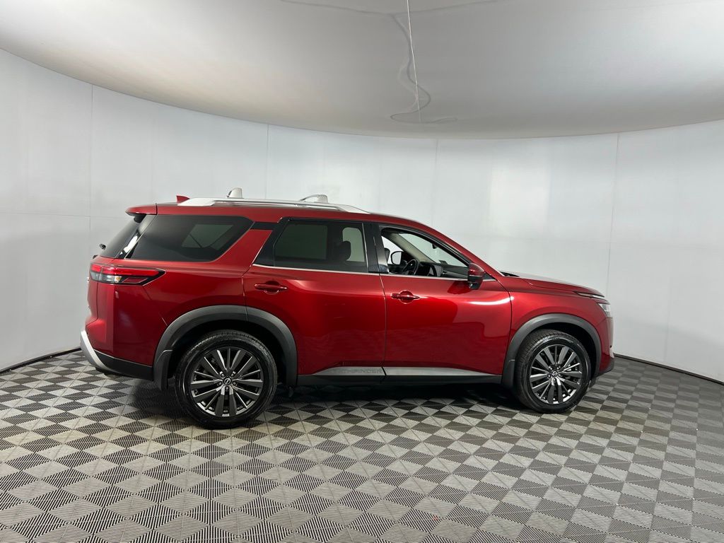 2022 Nissan Pathfinder SL photo 2