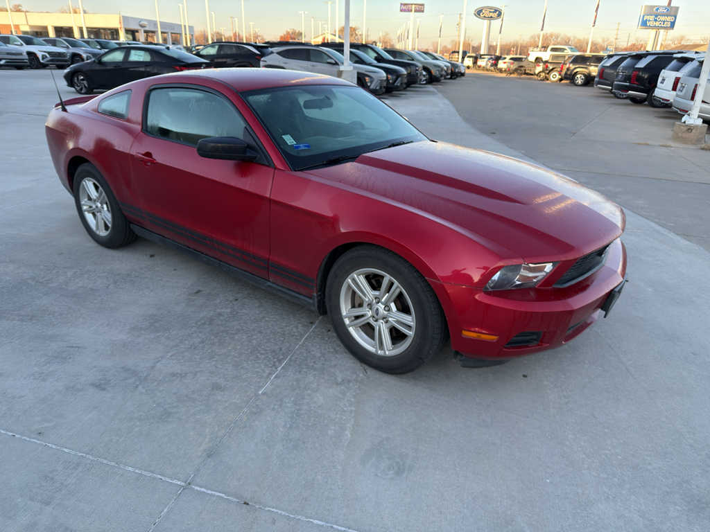 2011 Ford Mustang V6 photo 3