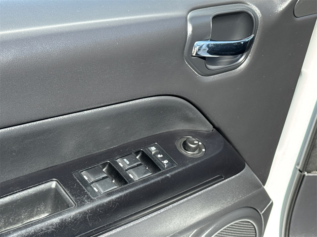 2015 Jeep Compass Altitude photo 27