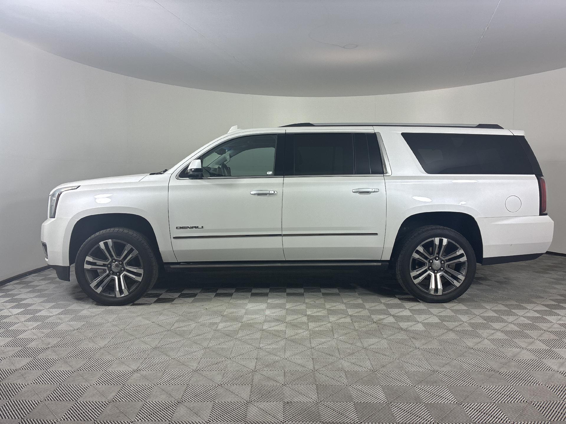 2019 Gmc Yukon XL Denali photo 2